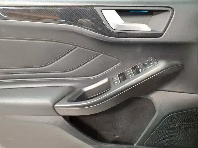 Używany Ford Focus ST 190 KM (139 kW) 2022 Niebieski Sedan/Limuzyna