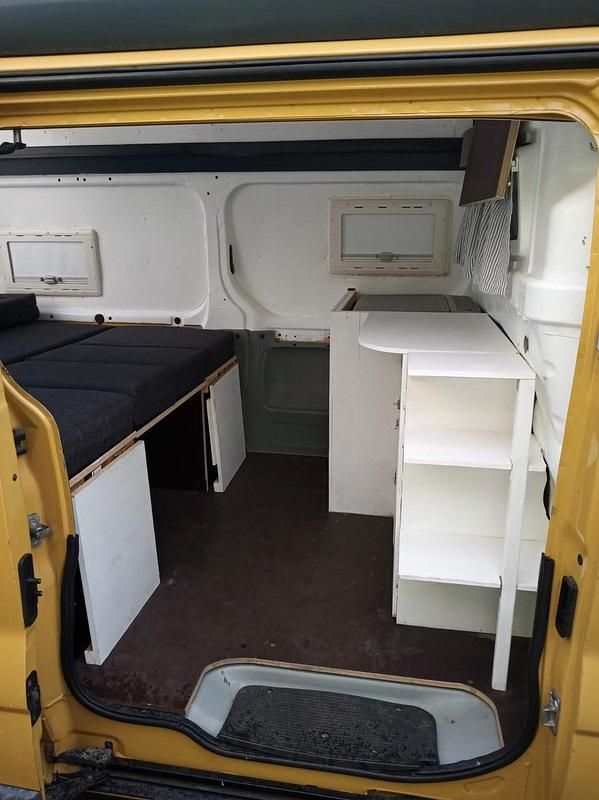 Second-hand Opel Vivaro 2010 Galben Monovolum