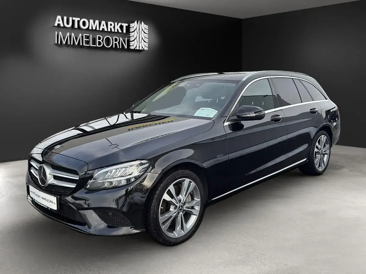 Gebraucht Mercedes C300 320 PS (235 kW) 2021 Schwarz/baltic black Kombi