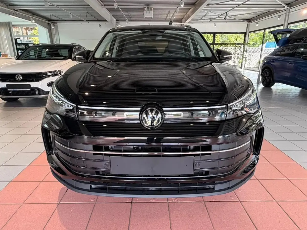 Neu VW Tiguan Life 150 PS (110 kW) 2025 Schwarz SUV