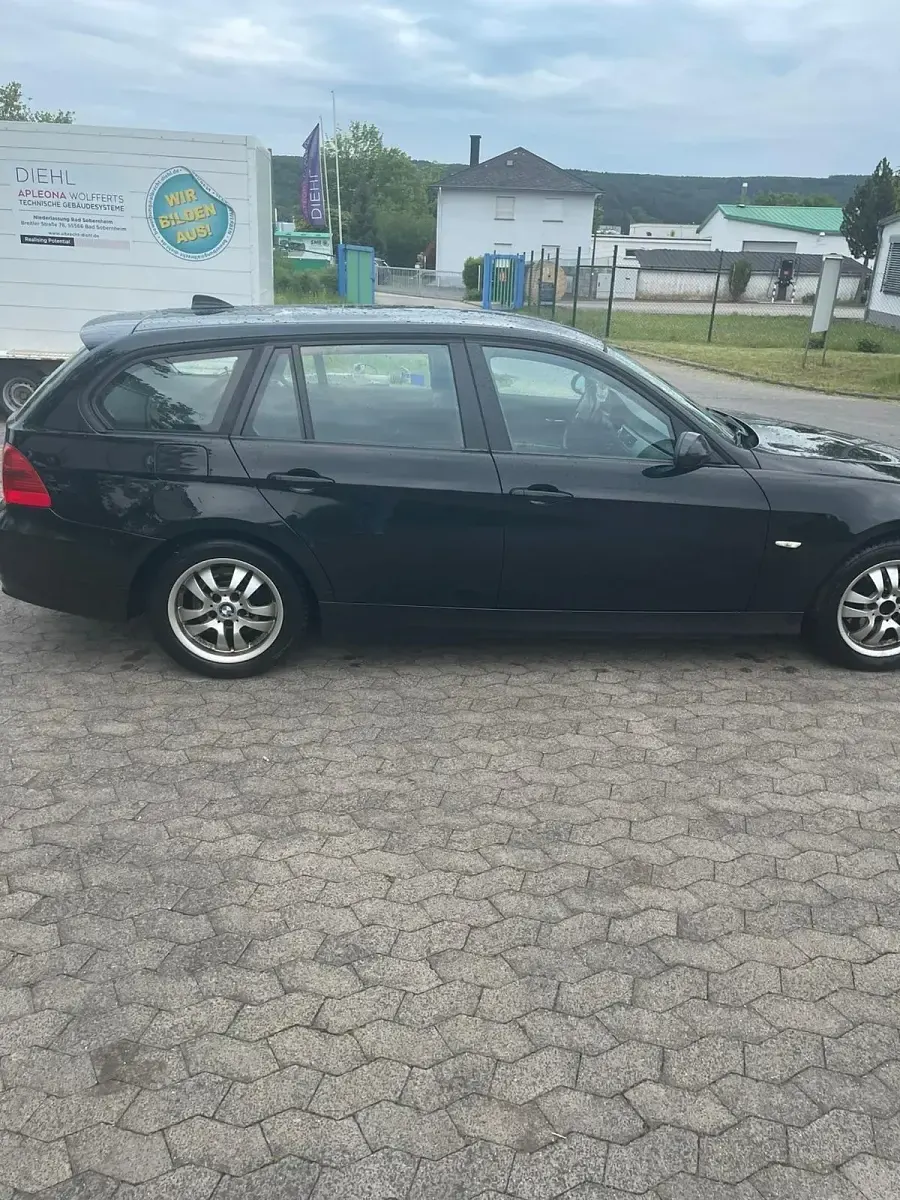 Gebraucht BMW 320 163 PS (119 kW) 2007 Schwarz Kombi