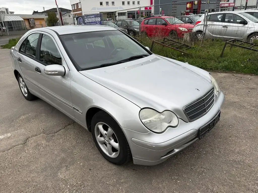 Gebraucht Mercedes C200 122 PS (89 kW) 2004 Brillantsilber Limousine