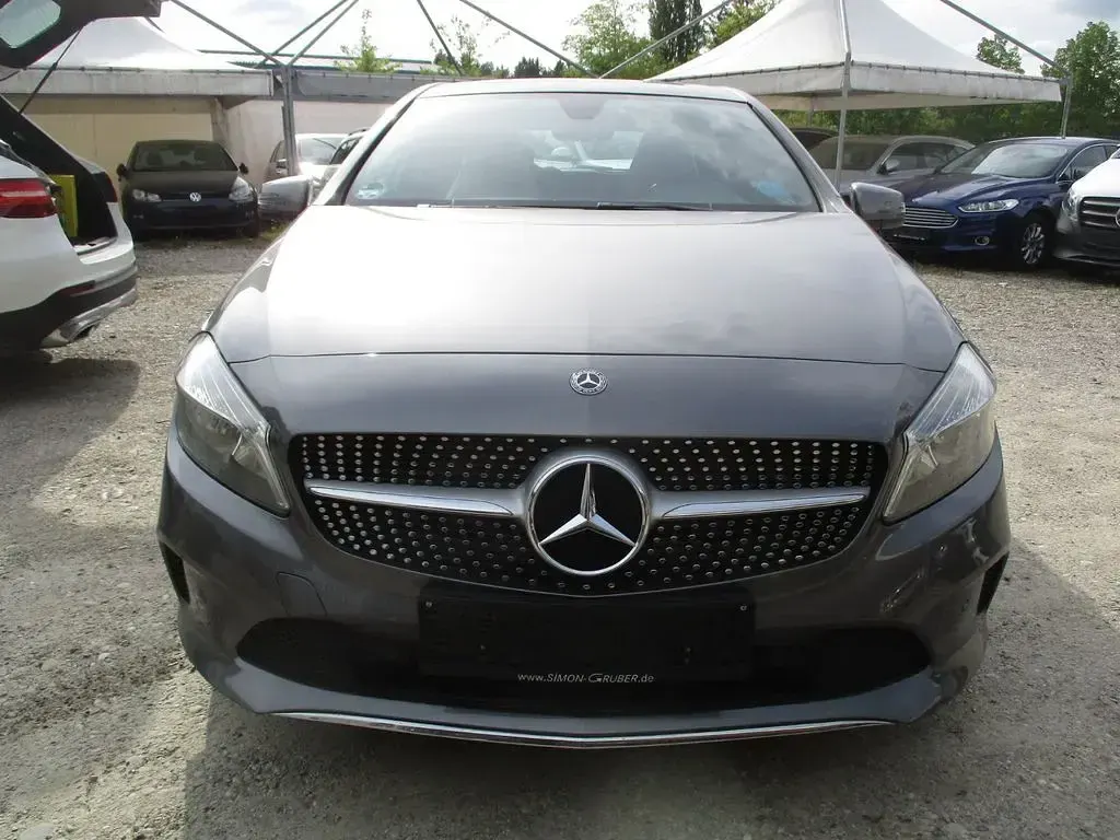 Gebraucht Mercedes A180 109 PS (80 kW) 2017 Grau Limousine