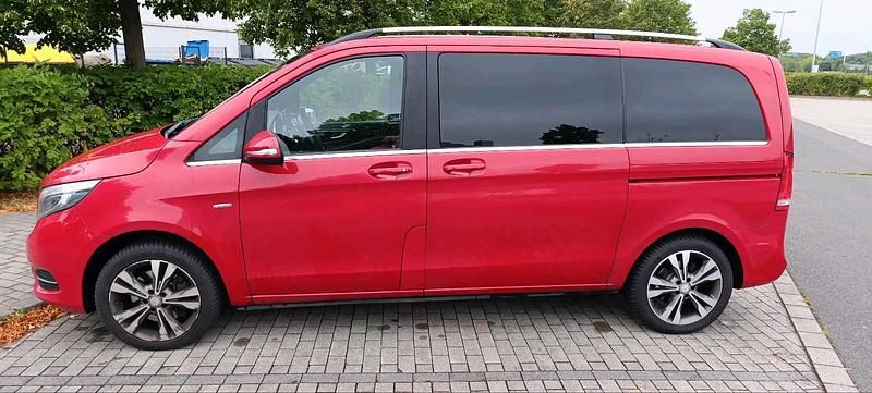 Rot Gebraucht 2016 Mercedes V250 Van / Kleinbus | 22.000 € (Guter Preis) - Bild 1/4