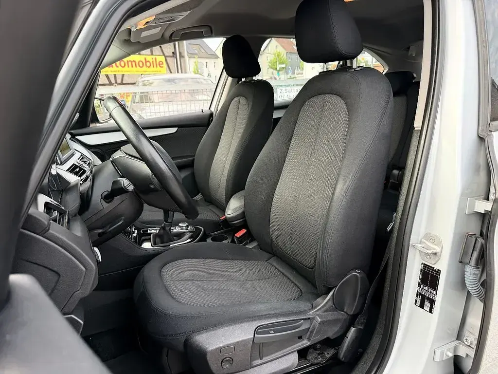 Gebraucht BMW 218 Active Tourer Basis 150 PS (110 kW) 2015 Silber Van / Kleinbus