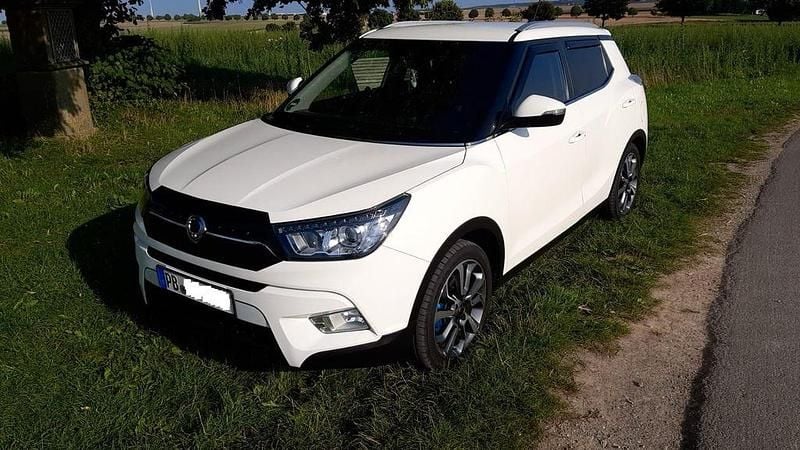 Weiß Gebraucht 2016 Ssangyong Tivoli Sapphire SUV | 7.500 € (Fairer Preis) - Bild 1/4
