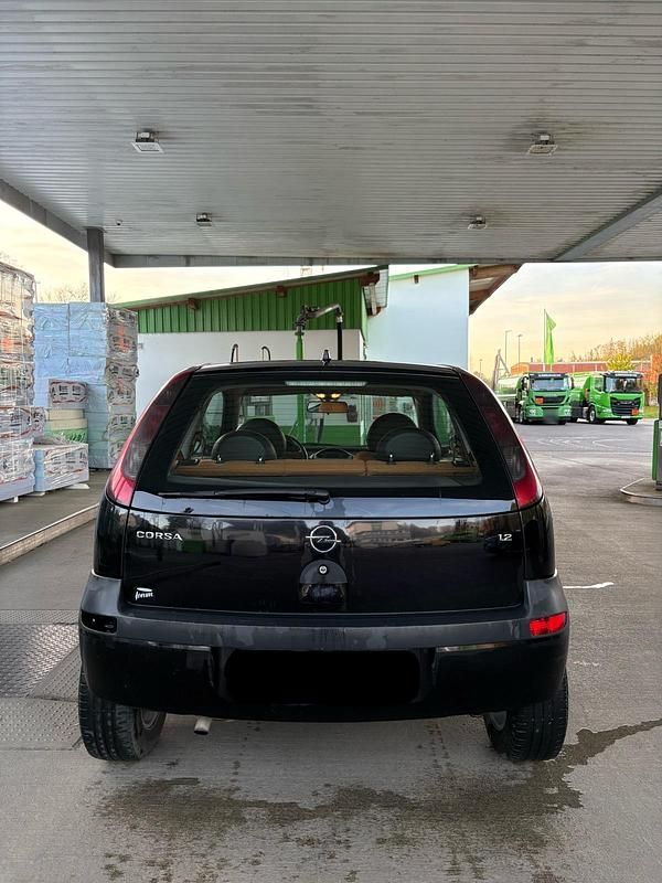 Second-hand Opel Corsa Njoy 75 CP (55 kW) 2003 Negru Hatchback