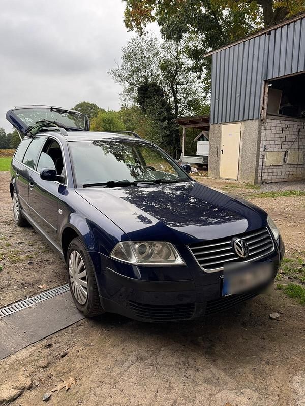 Blau Gebraucht 2002 VW Passat Kombi | 3.200 € - Bild 1/4
