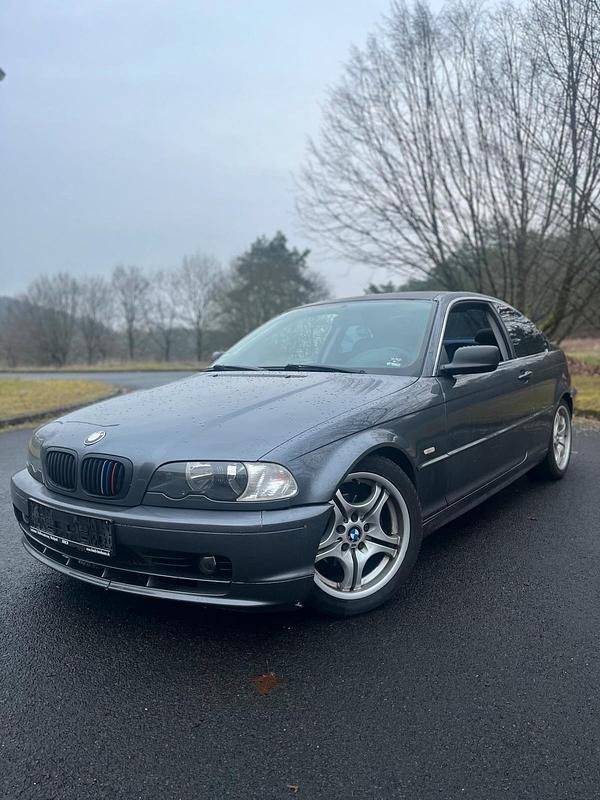 Grau Gebraucht 2000 BMW 320 M Sport Coupé | 4.499 € (Fairer Preis) - Bild 1/4