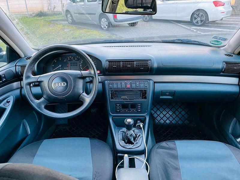 Gebraucht Audi A4 110 PS (80 kW) 1999 Schwarz Kombi
