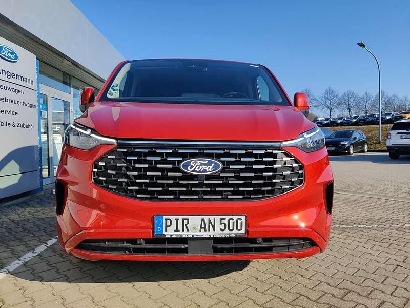 Neu Ford Tourneo Titanium 150 PS (110 kW) 2025 Artisanred Van / Kleinbus