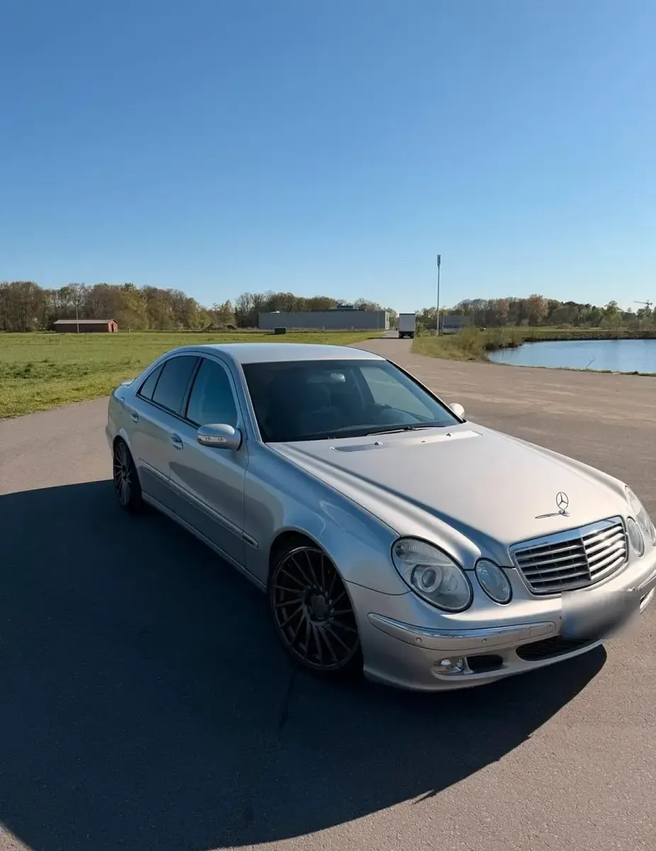 Second-hand Mercedes E200 163 CP (119 kW) 2003 Argintiu Berlinǎ