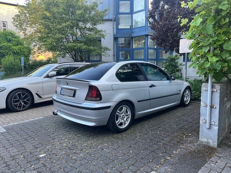 Silber Gebraucht 2004 BMW 316 Compact Kleinwagen | 1.999 € - Bild 1/4