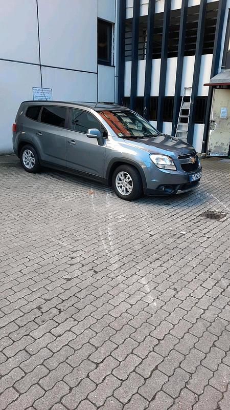Grau Gebraucht 2014 Chevrolet Orlando Van / Kleinbus | 7.650 € (Fairer Preis) - Bild 1/4