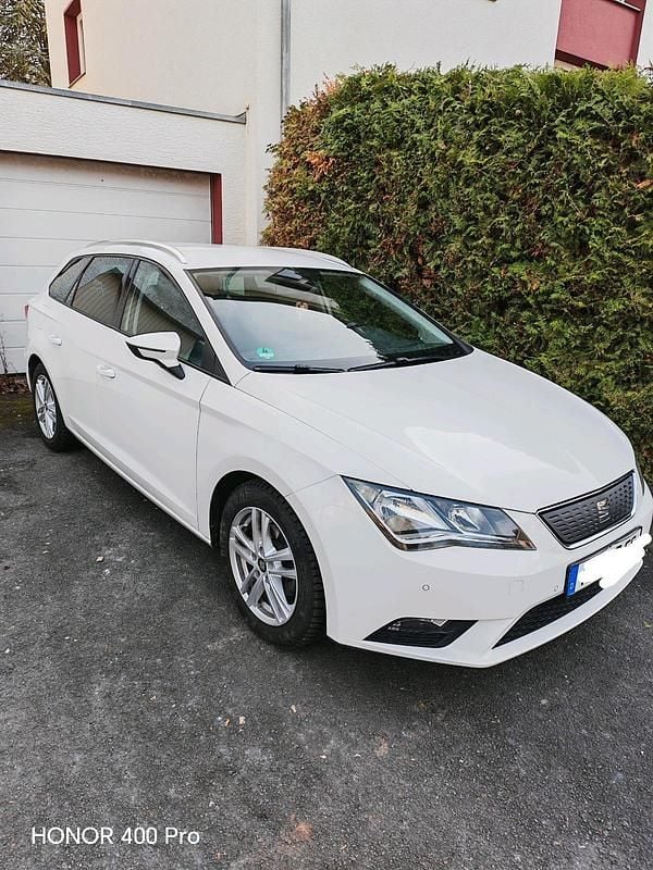 Weiß Gebraucht 2016 Seat Leon Ecomotive Kombi | 5.750 € (Fairer Preis) - Bild 1/4