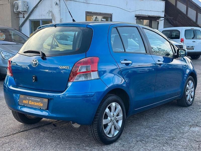 Gebraucht Toyota Yaris Executive 101 PS (74 kW) 2011 Blau Kleinwagen