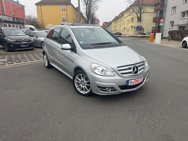 Gebraucht Mercedes B180 116 PS (85 kW) 2009 Silber Van / Kleinbus