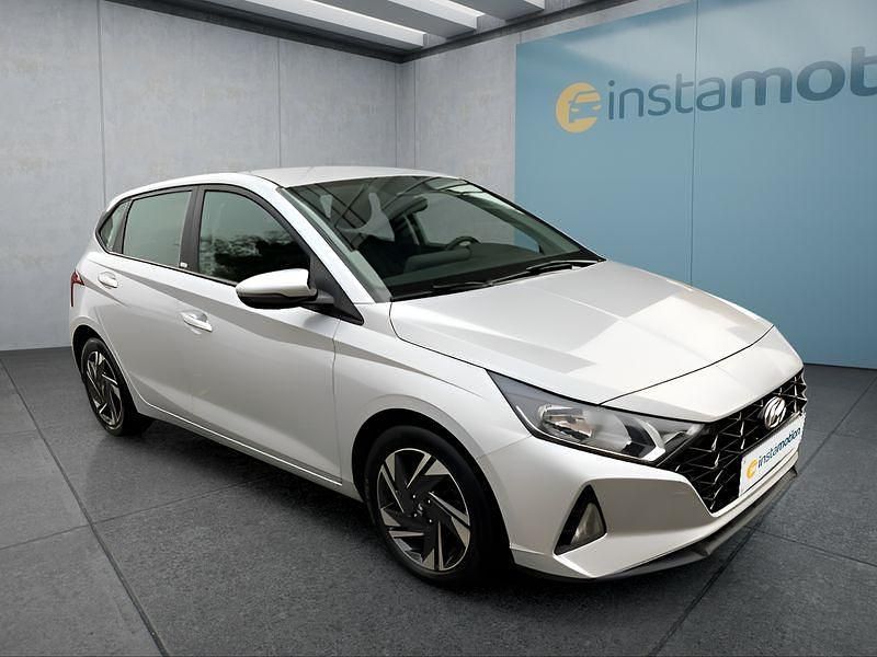 Silber Gebraucht 2021 Hyundai i20 Kleinwagen | 14.799 € (Etwas zu teuer) - Bild 1/4
