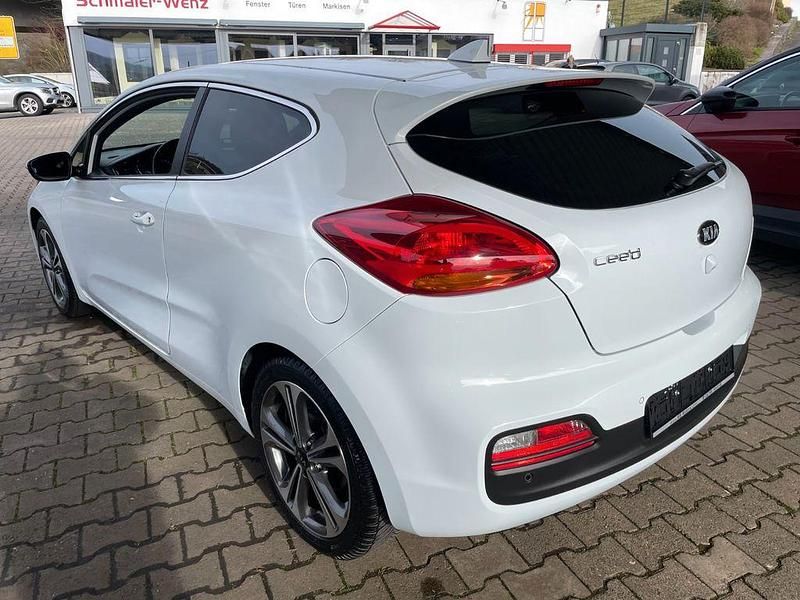 Gebraucht Kia Ceed Spirit 135 PS (99 kW) 2017 Weiß Kleinwagen