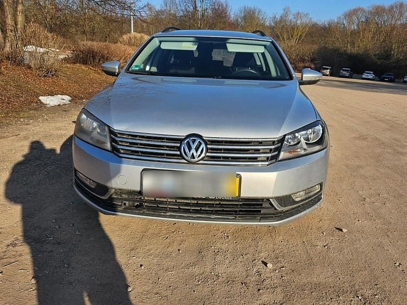 Silber Gebraucht 2011 VW Passat Kombi | 4.444 € (Guter Preis) - Bild 1/4