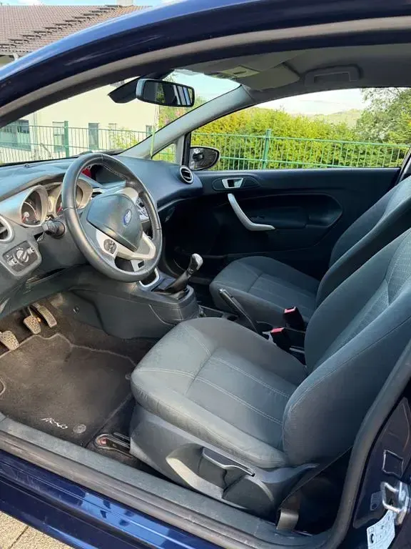 Gebraucht Ford Fiesta Titanium 97 PS (71 kW) 2012 Blau Limousine