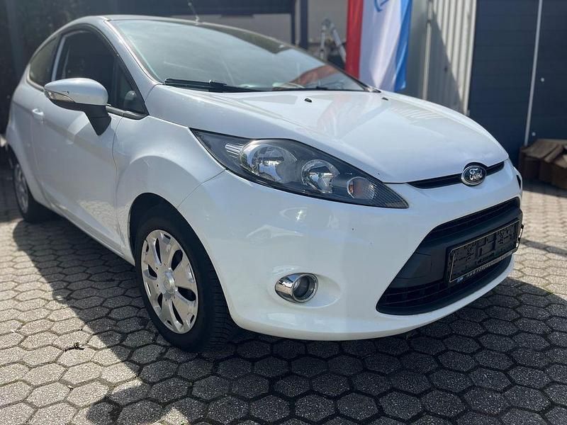 Usata Ford Fiesta 95 CV (69 kW) 2011 Bianco Utilitaria