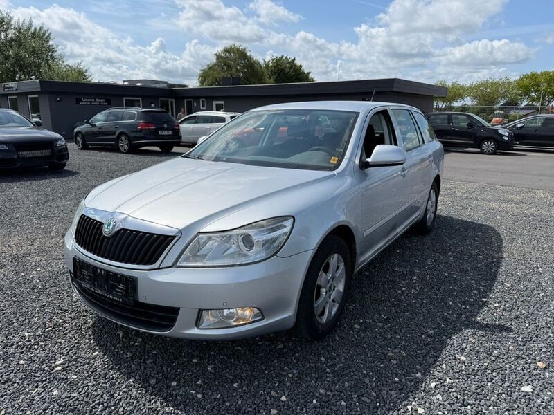 Silber Gebraucht 2011 Skoda Octavia Elegance Kombi | 2.200 € (Superpreis) - Bild 1/4