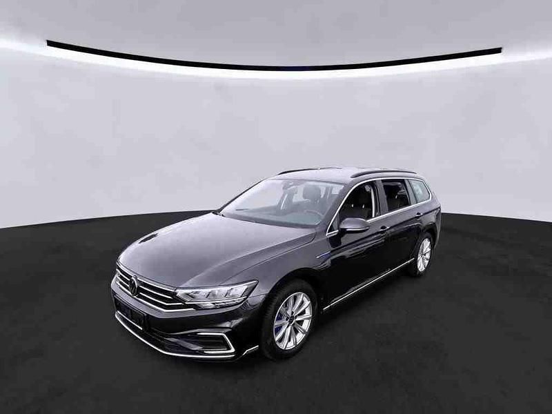 Grau Gebraucht 2022 VW Passat GTE Kombi | 24.480 € (Fairer Preis) - Bild 1/4