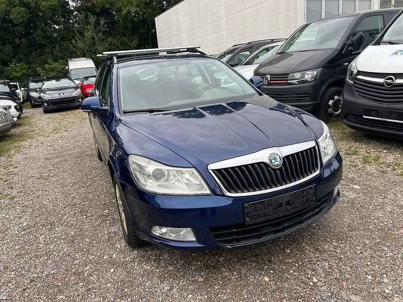 Gebraucht Skoda Octavia Ambiente 105 PS (77 kW) 2011 Blau Limousine