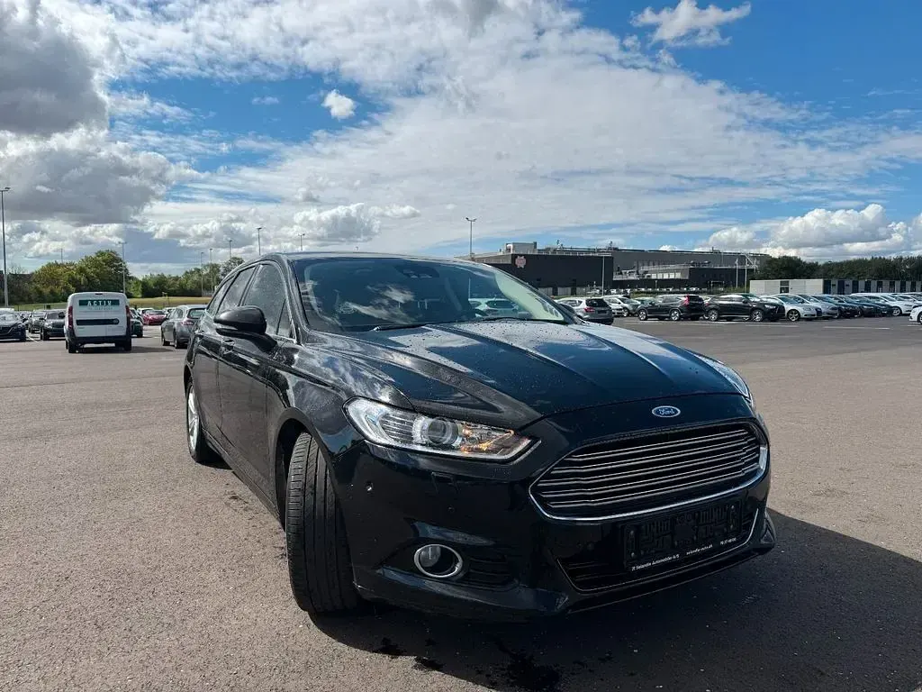 Gebraucht Ford Mondeo Titanium 160 PS (117 kW) 2016 Schwarz Limousine