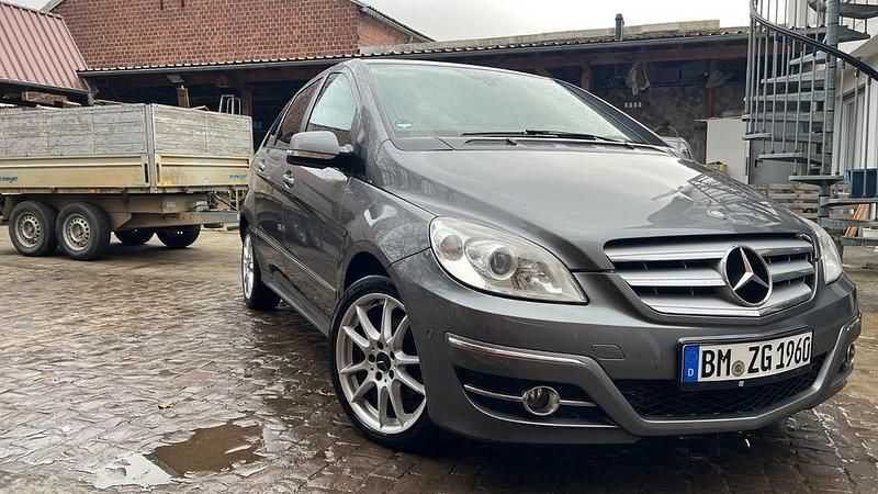Gebraucht Mercedes B180 109 PS (80 kW) 2011 Grau Van / Kleinbus