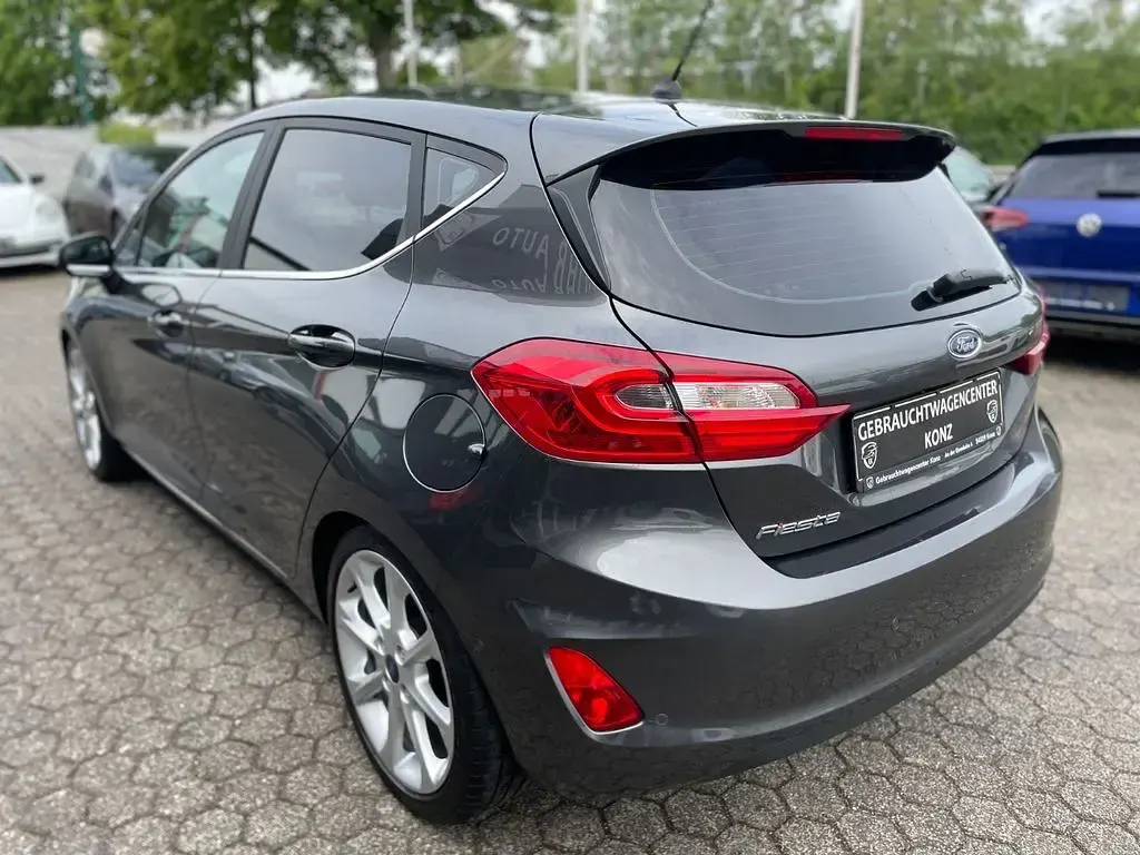 Usata Ford Fiesta Titanium 125 CV (91 kW) 2017 Grigio Utilitaria