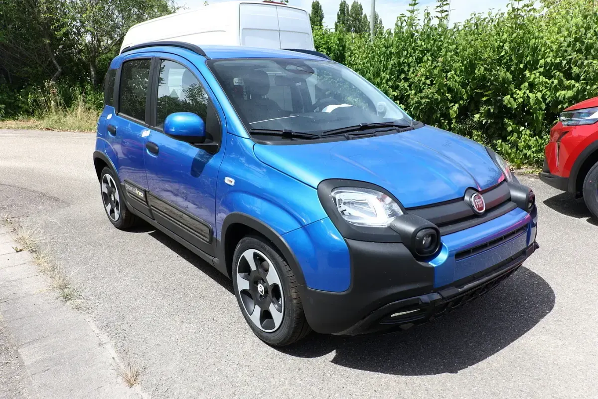 Neu Fiat Panda Cross Cross 65 PS (47 kW) 2025 Blau Kleinwagen