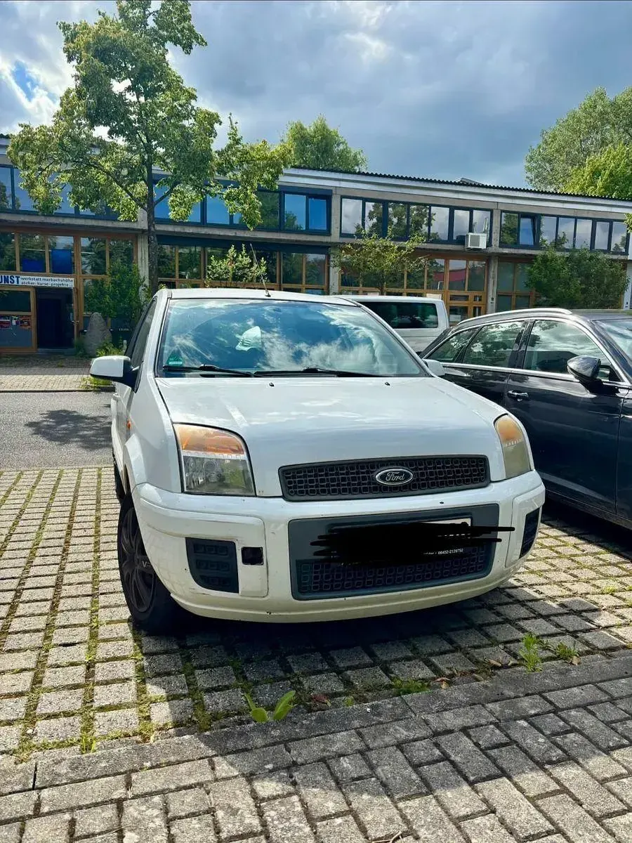 Gebraucht Ford Fusion 80 PS (58 kW) 2008 Weiß Kleinwagen