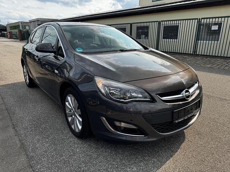 Gebraucht Opel Astra 140 PS (102 kW) 2013 Grau Limousine