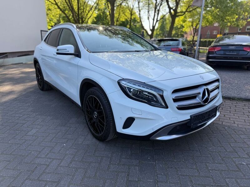 Weiß Gebraucht 2016 Mercedes GLA250 Sport SUV | 17.450 € (Fairer Preis) - Bild 1/4