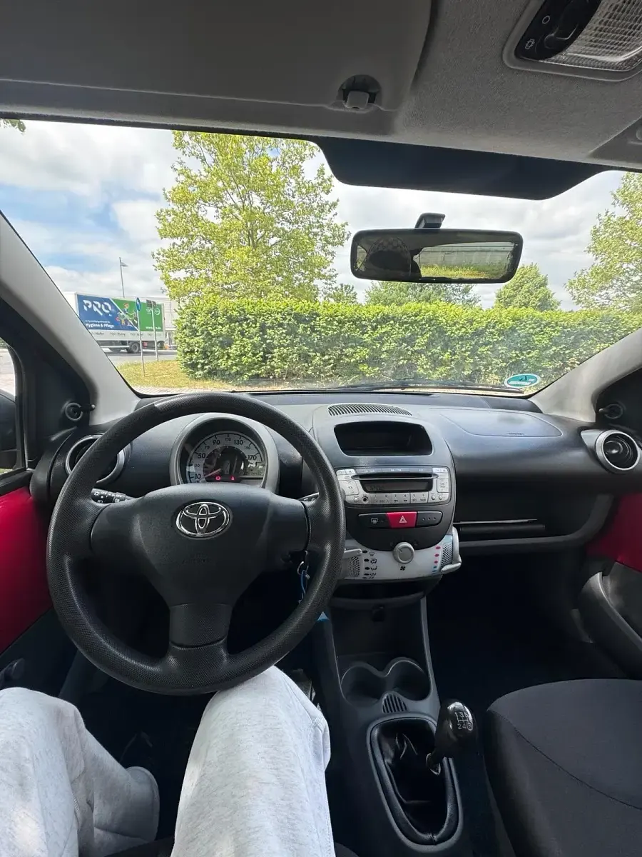 Gebraucht Toyota Aygo 68 PS (50 kW) 2009 Rot Kleinwagen