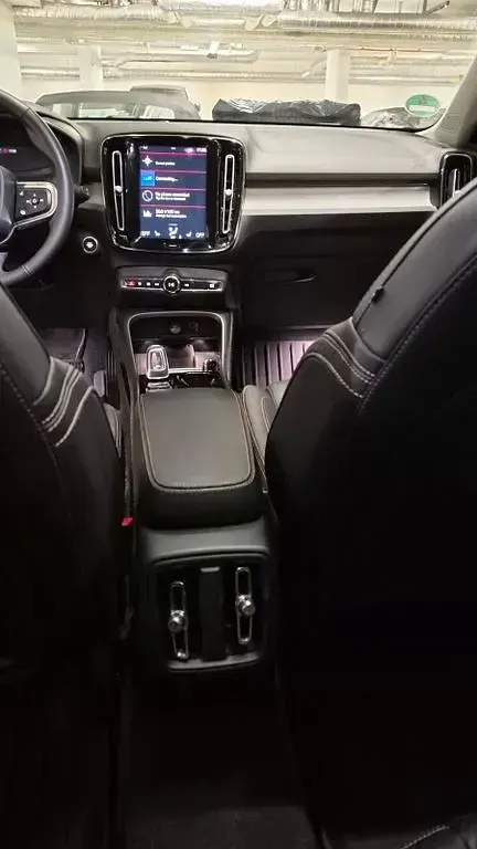 Gebraucht Volvo XC40 Inscription 163 PS (119 kW) 2021 Grau SUV