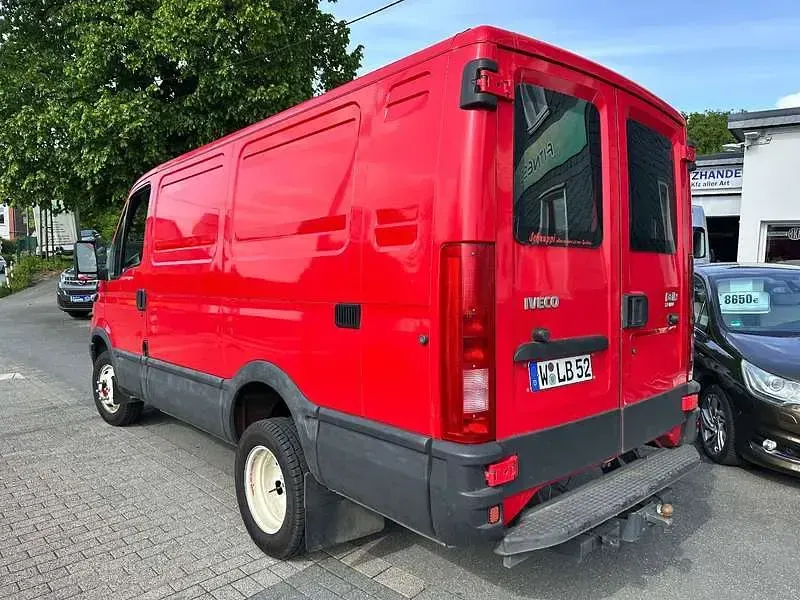 Używany Iveco Daily 166 KM (122 kW) 2005 Czerwony Van