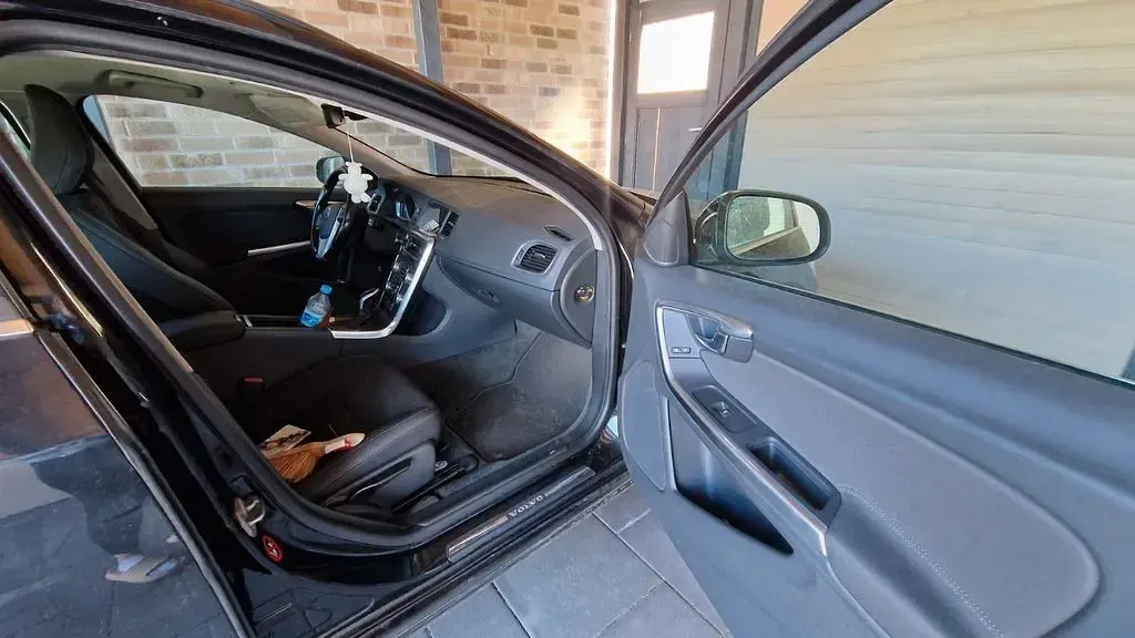Gebraucht Volvo V60 241 PS (177 kW) 2014 Schwarz Kombi