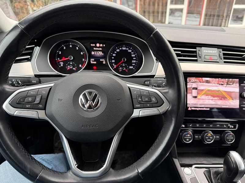 Gebraucht VW Passat 150 PS (110 kW) 2019 Silber Limousine