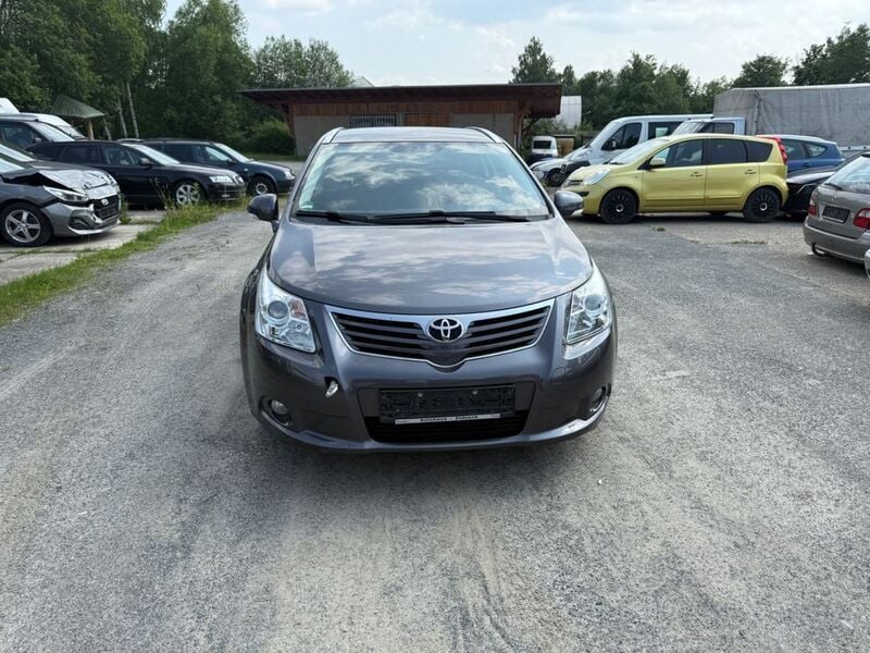 Grau Gebraucht 2010 Toyota Avensis Edition Kombi | 4.299 € (Superpreis) - Bild 1/4