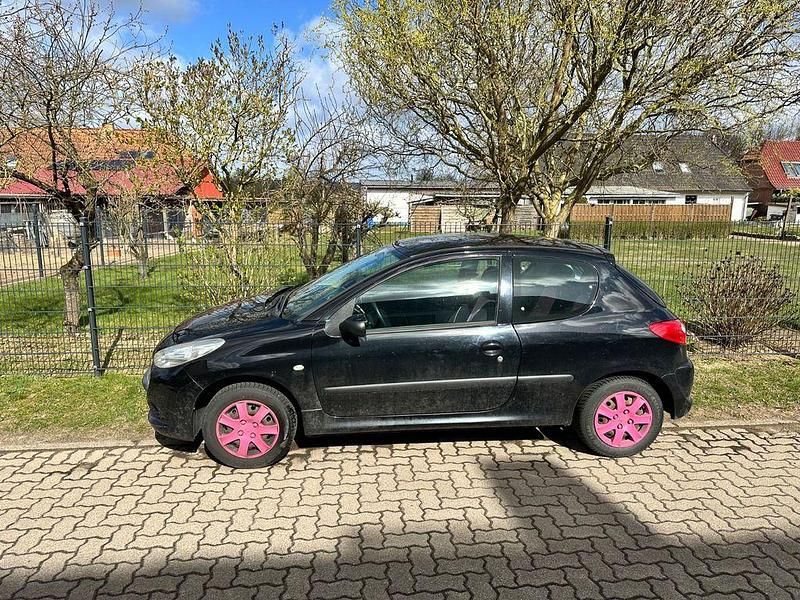 Gebraucht Peugeot 206 60 PS (44 kW) 2011 Schwarz Limousine