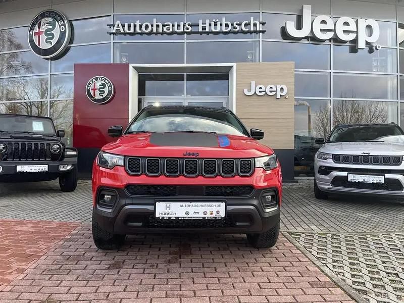 Rot Gebraucht 2022 Jeep Compass Trailhawk SUV | 39.900 € - Bild 1/4