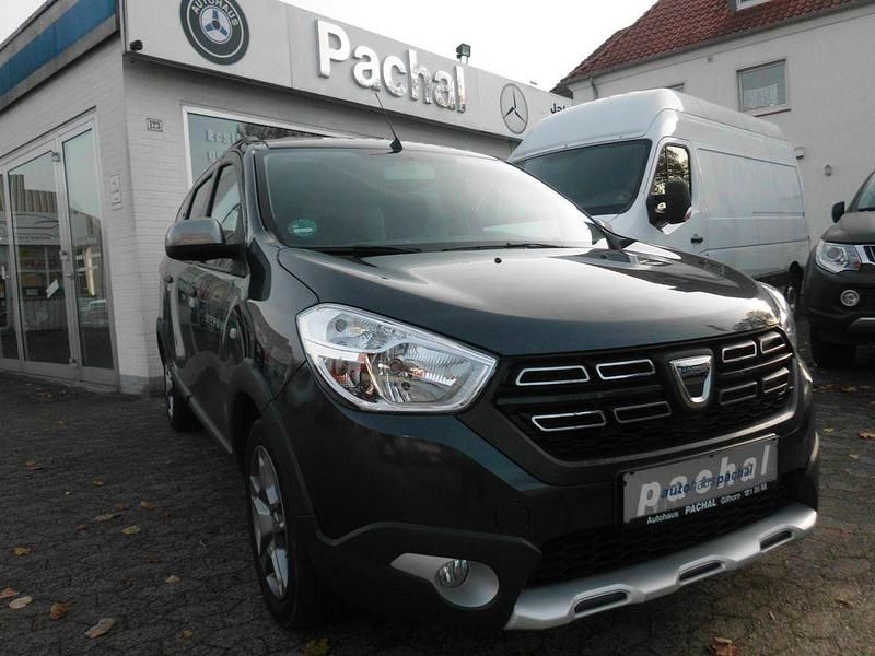 Schwarz Gebraucht 2022 Dacia Lodgy Stepway Van / Kleinbus | 15.250 € (Fairer Preis) - Bild 1/4