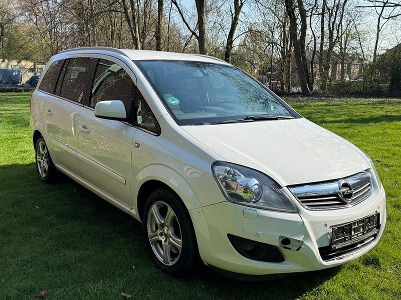 Gebraucht Opel Zafira 110 PS (80 kW) 2012 Weiß Van / Kleinbus