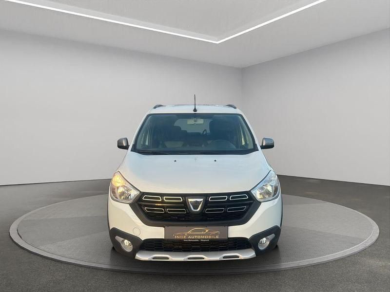 Gebraucht Dacia Lodgy Stepway 116 PS (85 kW) 2022 Weiß Van / Kleinbus
