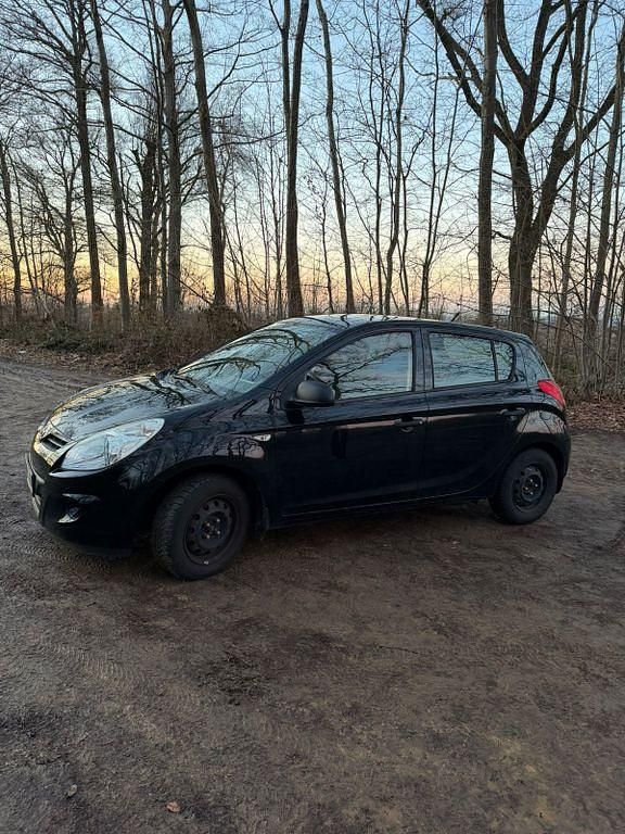 Gebraucht Hyundai i20 Classic 86 PS (63 kW) 2012 Schwarz Kleinwagen