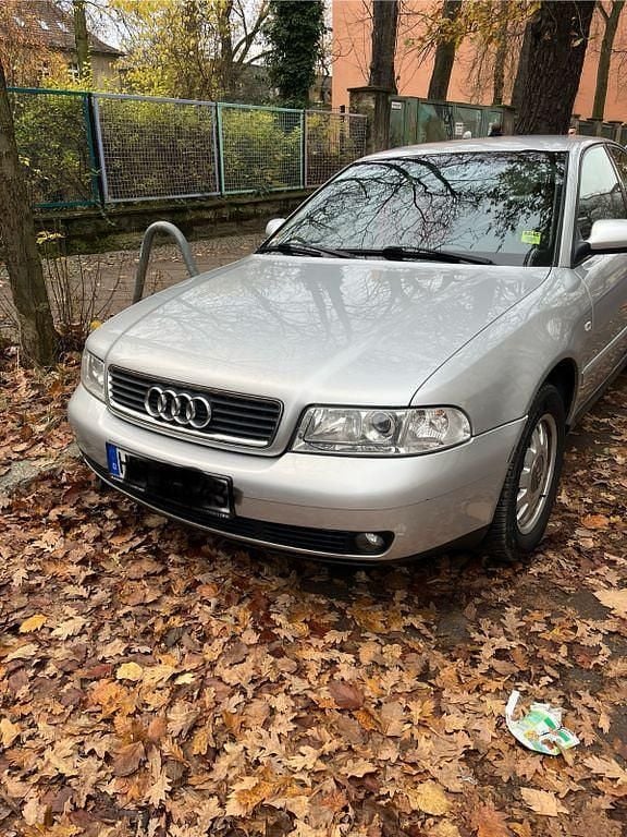 Silber Gebraucht 1999 Audi A4 Limousine | 1.999 € (Guter Preis) - Bild 1/4