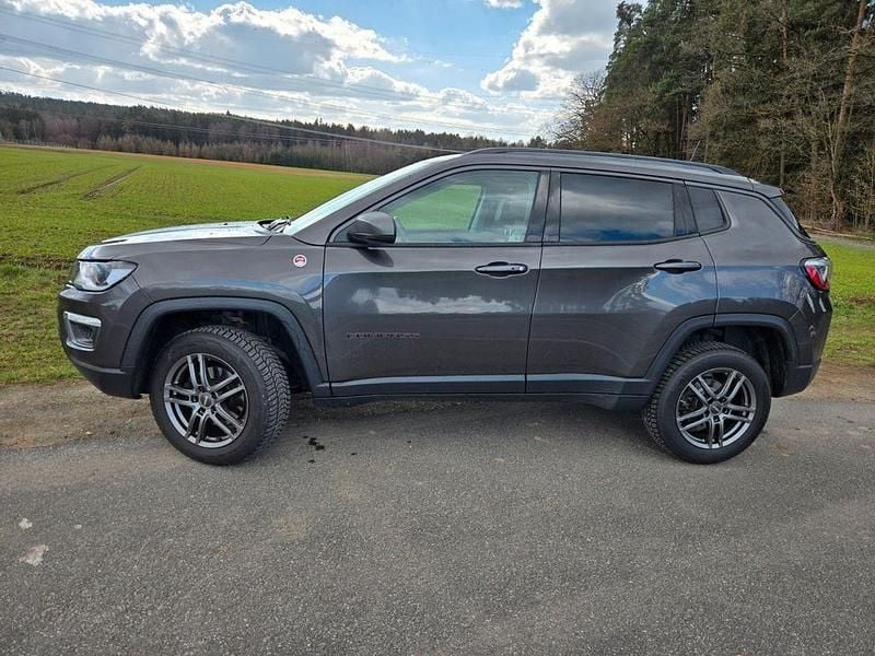 Gebraucht Jeep Compass Trailhawk 170 PS (125 kW) 2020 Grau SUV